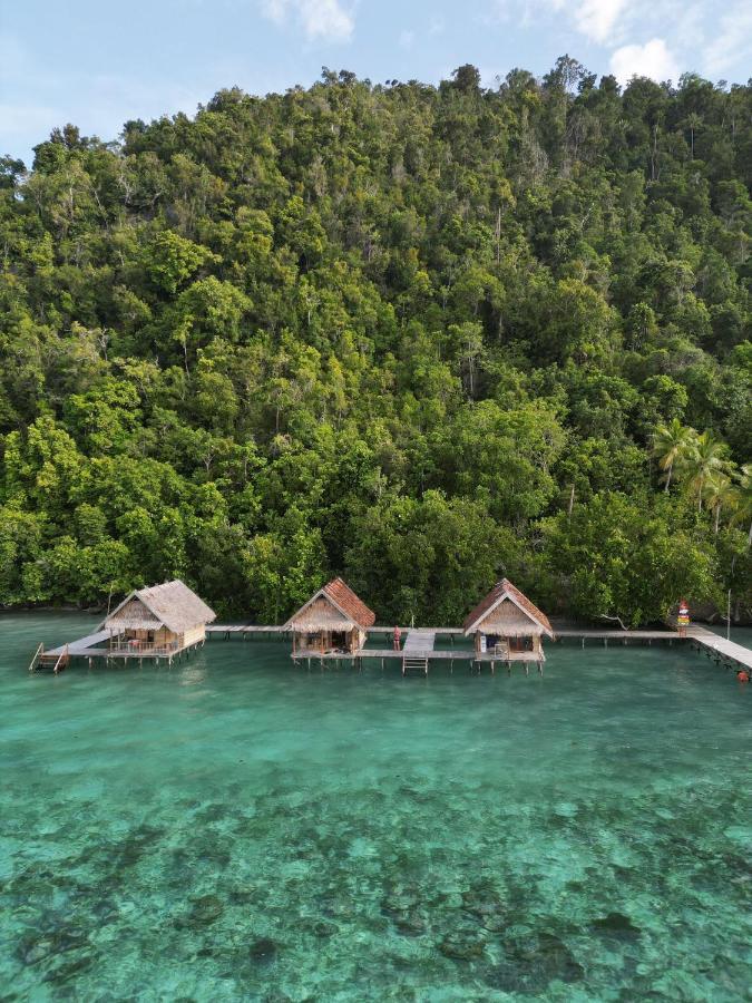 Terimakasih Homestay Pulau Mansuar Exterior foto