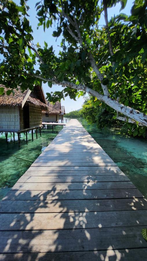 Terimakasih Homestay Pulau Mansuar Exterior foto